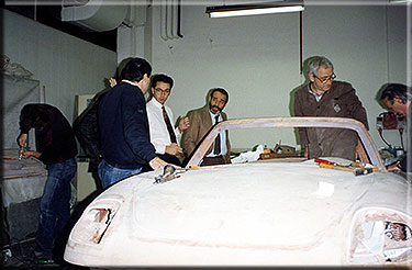 Aprile 1991 il porte apribili Barchetta inizia a prendere forma. Da sinistra Zanellati, Zanini e Chiara.