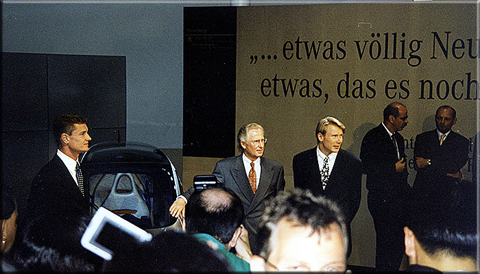 Francoforte Salone dell'Automobile. Jurgen Hubert CEO Mercedes presenta il Life Jet insieme a David Coulthard e Mika Hakkinen. Sulla destra della foto si riconosce Dieter Zetsche.