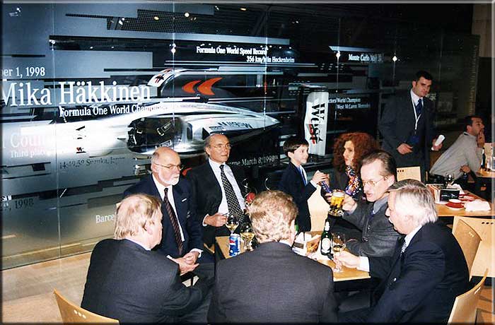 1999 Detroit. Nella lounge della Mercedes. B. Sacco, R. Stola, F. Stola, MP. Stola, M. Kramer, H. Leschke, P. Pfeiffer e G. Holzel.