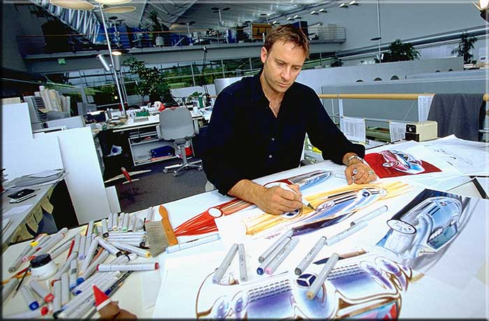 Sindelfingen novembre 1998 Steffen Kohl al lavoro sul disegno della SLR Roadster.