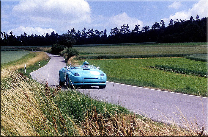 Villarbasse 10 maggio 1996. Alfredo Stola percorre i primi chilometri con il prototipo Fiat Stola Dedica.