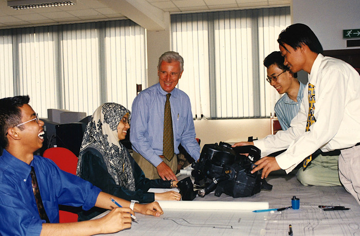 Rivoli year 2000: the Perodua design team resident in STOLA S.p.A. with Engineer Alberto Sasso.