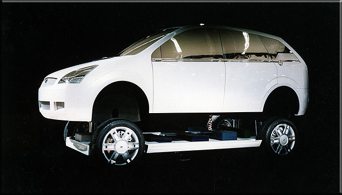 La foto ufficiale della cartella stampa della Ford FC5 con la tecnologia "Fuel Cell" visibile per l'occasione.