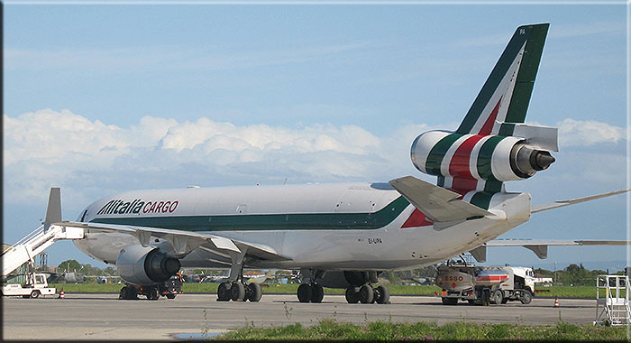 Malpensa 7 aprile 2001 L'MD11 cargo Alitalia 30 minuti prima del decollo.