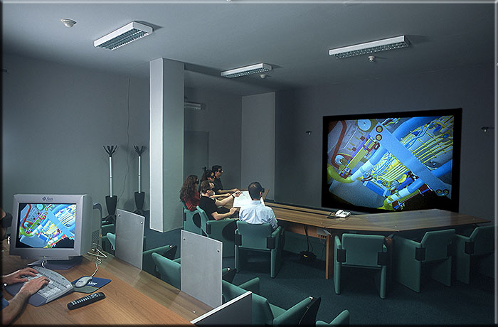 Cinisello Balsamo settembre 2001. Una tipica sessione giornaliera di DMU (Digital Mock Up) in sala virtuale per verifica interferenze di assemblaggio tubi motore, freni e cablaggi.