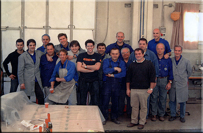 Rivoli dicembre 2002. Il team al completo di Lello Locantore che ha lavorato sulla Mercury Messenger.