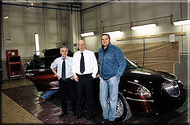Rivoli dicembre 2003 posano Gigi Gallina, Alfredo Stola e Giancarlo Concilio peruna foto ricordo con la S85.
