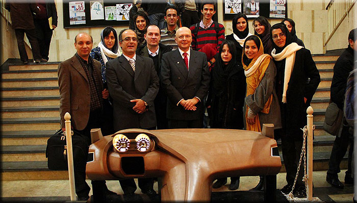 In prima fila da sinistra: Mr Ramin Mahbobi, Mr Robert Sarkisian, Mr Cyrille Jegu, Alfredo Stola, Miss Roza Hosseini, Miss Fatima Safikhani, Miss Leyla Ensaniyat e nella seconda fila: Miss Tayebe Kharestani, Miss Mina Kasirifar,  Mr Siavash Jafari Jozani e Mr Sam Antighechian.