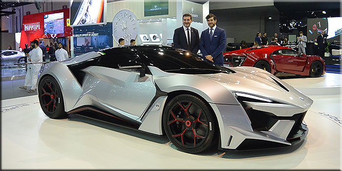 Dubai 10 novembre 2015, Ralph Debbas e Saari El-Khalil della W Motors al Dubai Motor Show  alla premiere mondiale del modello di stile Fenyr Supersport.